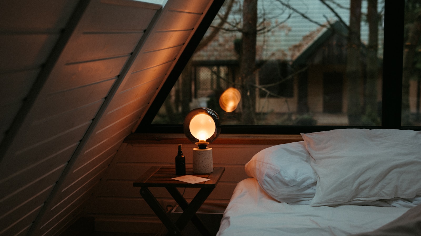 Calm bedroom for an evening wind-down